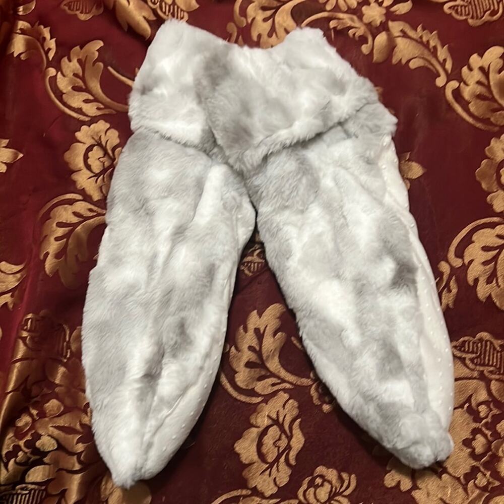 NWT Target Faux Fur Slipper Booties with Grippers Size M/L 8-10
